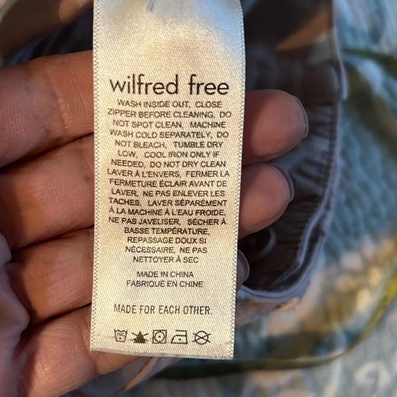 ARITZIA Wilfred Free size 00 Pants- EUC EXCEPT FOR STAINING ON LOWER LEG - Picture 8 of 9